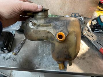 Gezocht stuk lek koelvloeistofreservoir Volkswagen lt1 35D beschikbaar voor biedingen
