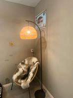 Mooie zwarte vloerlamp met rieten lampenkap, Ophalen, Zo goed als nieuw, 150 tot 200 cm