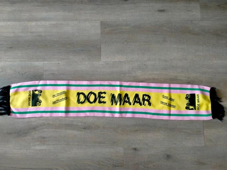 Doe maar Doemaar 4us vintage stoffen sjaal Rare nederpop 1, Verzamelen, Muziek, Artiesten en Beroemdheden, Gebruikt, Ophalen of Verzenden