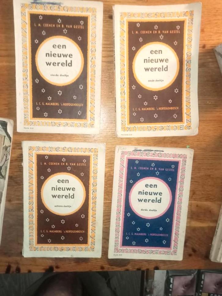 Een nieuwe wereld - 4 oude leesboekjes, Antiek en Kunst, Antiek | Boeken en Bijbels, Ophalen of Verzenden