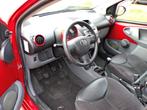 Toyota Aygo 1.0-12V Aspiration Red NL AUTO MET NAP TELEFOON, Auto's, Voorwielaandrijving, Gebruikt, 4 stoelen, Metallic lak