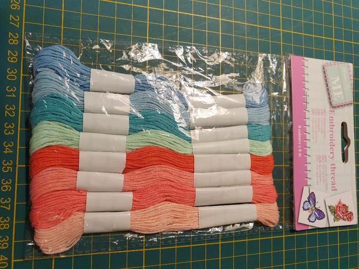 Borduurgaren, splijtgaren (geen Dmc), Hobby en Vrije tijd, Borduren en Borduurmachines, Nieuw, Borduurgaren of Zijde, Handborduren