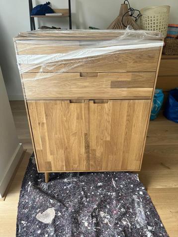 Commode van massief eiken beschikbaar voor biedingen