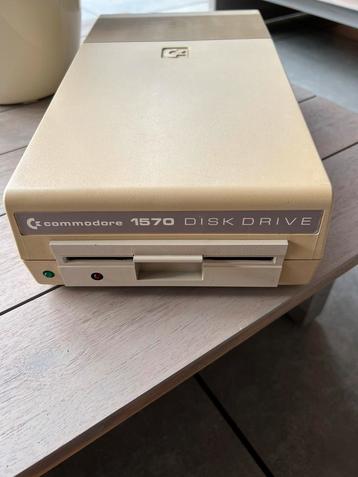 Commodore floppy disk unit 1570 beschikbaar voor biedingen