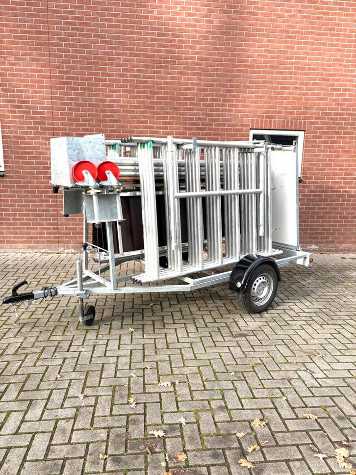 Steiger altrex met aanhanger ( nieuwstaat ), Doe-het-zelf en Verbouw, Steigers, Zo goed als nieuw, Rolsteiger of Kamersteiger