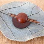 Abstracte Houten Broche, Jaren '90 Design, Overige materialen, Bruin, Ophalen of Verzenden, Zo goed als nieuw