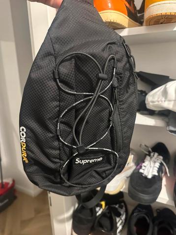 Supreme Sling Bag 'Black' beschikbaar voor biedingen
