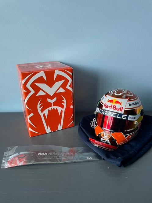 Max Verstappen OrangeTribute helm 1:2 2024, Verzamelen, Automerken, Motoren en Formule 1, Nieuw, Formule 1, Ophalen of Verzenden