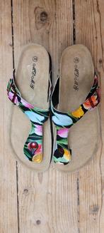 Teenslippers maat 39, Slippers, Zwart, Ophalen of Verzenden, Zo goed als nieuw