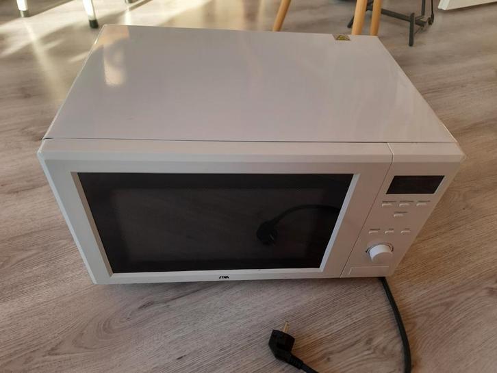Combimagnetron Etna ECM153WIT, Witgoed en Apparatuur, Magnetrons, Zo goed als nieuw, Oven, Ophalen of Verzenden