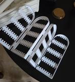 Sieradenhouder van plastic, Met plank(en), Nieuw, Ophalen of Verzenden, Minder dan 25 cm