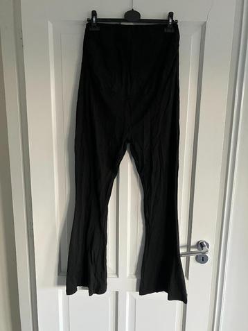 Zwangerschapskleding S en M beschikbaar voor biedingen