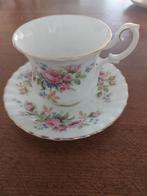 Royal Albert. Moss Rose kop_schotel, Ophalen of Verzenden, Zo goed als nieuw, Kop en/of schotel