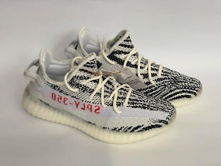 YEEZY BOOST 350 V2 “ZEBRA” US10 / EU44, Kleding | Heren, Schoenen, Nieuw, Sneakers of Gympen, Wit, Ophalen of Verzenden