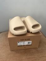 Adidas yeezy slide bone - maat 42, Kleding | Dames, Schoenen, Overige kleuren, Adidas, Nieuw, Ophalen of Verzenden