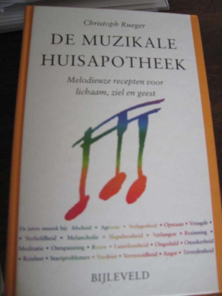 Muzikale huisapotheek. Voor lichaam ziel en geest., Boeken, Esoterie en Spiritualiteit, Zo goed als nieuw, Overige typen, Spiritualiteit algemeen