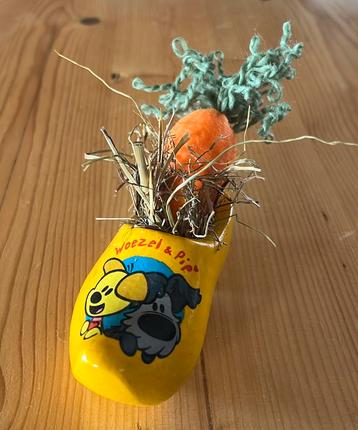 Klompje 10cm Woezel en Pip met wortel van stof beschikbaar voor biedingen