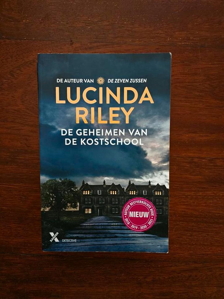 Lucinda Riley - De geheimen van de kostschool, Boeken, Literatuur, Zo goed als nieuw, Ophalen of Verzenden