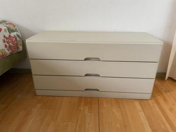 Slaapkamer meubel set beschikbaar voor biedingen