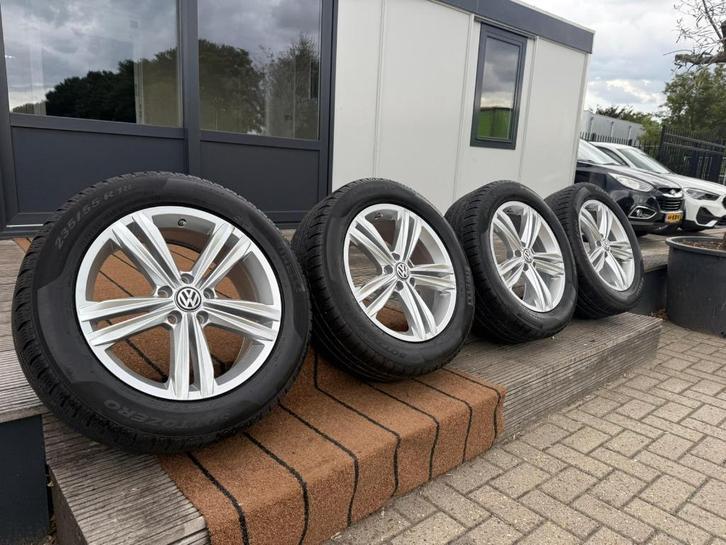 Sebring 18'' Velgen + Pirelli Winterbanden 235/55R18, Auto-onderdelen, Banden en Velgen, Velg(en), Zomerbanden, 18 inch, 235 mm