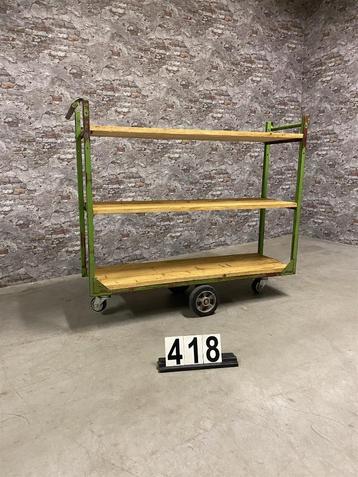 Industrieel vintage rek op wielen nr418 beschikbaar voor biedingen
