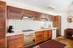 Keuken - jaren ‘70 - massiefhout - 480 cm, Huis en Inrichting, Keuken | Complete keukens, Ophalen, Gebruikt, Bruin, Enkelwandige keuken