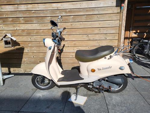 MOOIE RETRO SCOOTER TE KOOP MET WEINIG KM!, Fietsen en Brommers, Snorfietsen en Snorscooters, Gebruikt, Overige merken, Benzine