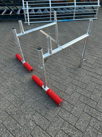 Uitwijkconsole verstelbaar voor aluminium rolsteiger 75-135 beschikbaar voor biedingen