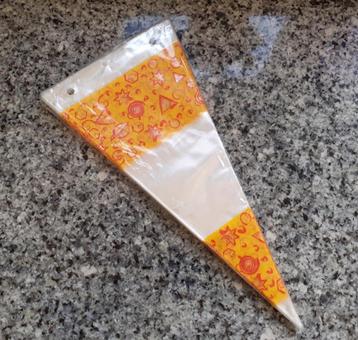 100 Puntzakken – snoepzakken 180x370mm geel/rood beschikbaar voor biedingen