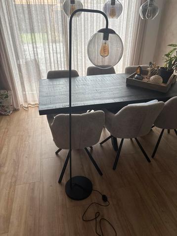 Moderne Staande Lamp met Glazen Bol beschikbaar voor biedingen