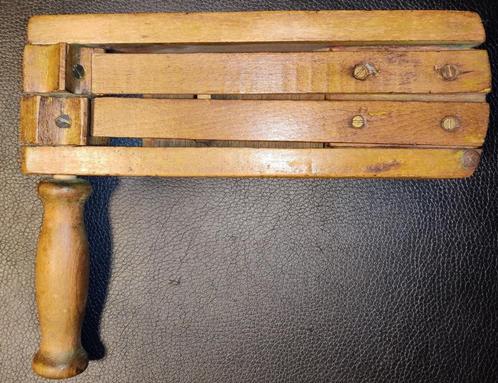 Antieke Waarschuwingsratel voor gasaanval gesigneerd A:R:P, Antiek en Kunst, Antiek | Gereedschap en Instrumenten, Ophalen