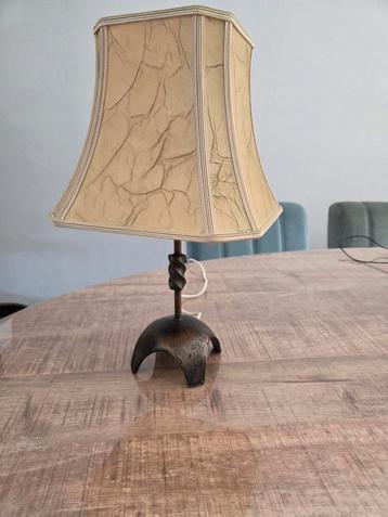 Tafel lamp  beschikbaar voor biedingen