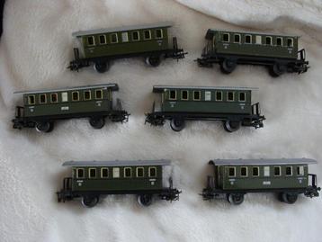 6 X GROENE WAGONs MARKLIN beschikbaar voor biedingen