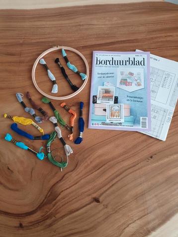Borduurset met garen, ring en borduurblad  beschikbaar voor biedingen