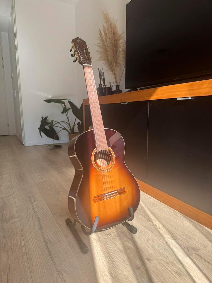 Ortega R158 SN Solid top, Muziek en Instrumenten, Snaarinstrumenten | Gitaren | Akoestisch, Zo goed als nieuw, Klassieke of Spaanse gitaar