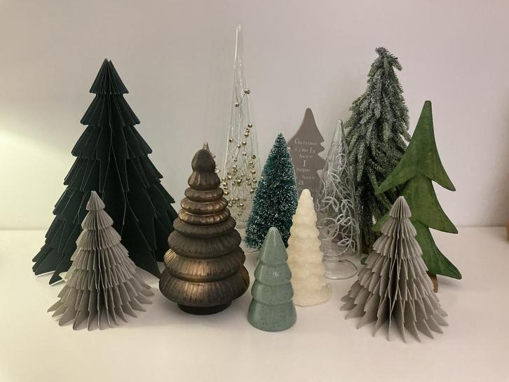 Verzameling kerstboompjes in 1 koop., Diversen, Kerst, Zo goed als nieuw, Ophalen