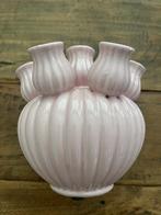 NIEUW ! DK A'dam pink tulip vase klein 18 x 17 cm, Minder dan 50 cm, Nieuw, Ophalen of Verzenden, Overige kleuren