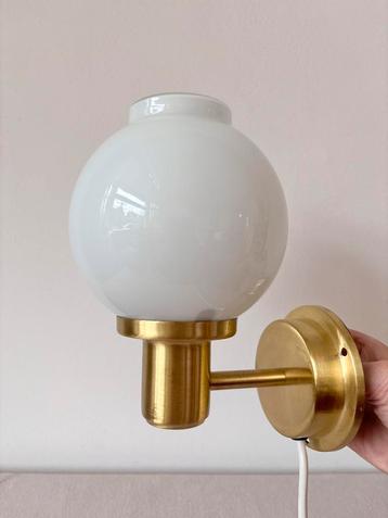 Vintage art deco wandlampje messing opaline melkglas kapje beschikbaar voor biedingen