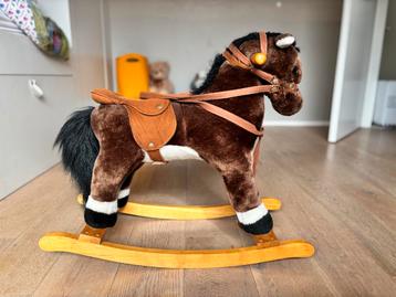 Leuk hobbelpaardje beschikbaar voor biedingen