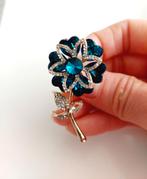 Kristal bloem broche, Overige materialen, 4 tot 7 cm, Met strass, Blauw