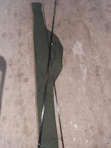 Splinternieuwe karper hengel te koop  beschikbaar voor biedingen