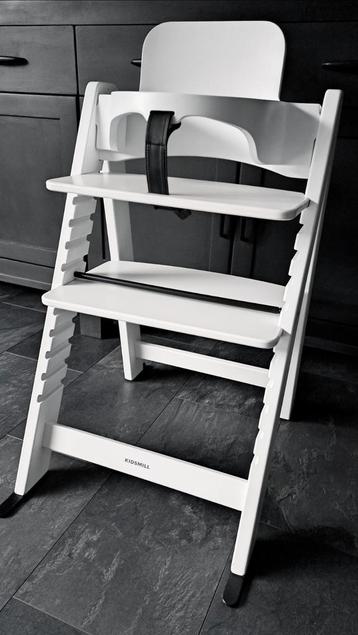Kidsmill Up! Kinderstoel + Babyset WIT: In zeer goede staat. beschikbaar voor biedingen