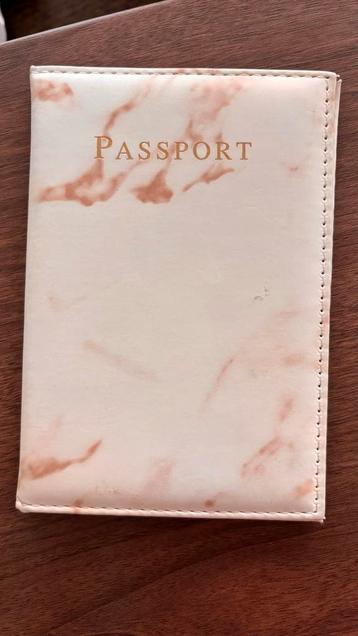 Roze Paspoorthoesje Marmerlook beschikbaar voor biedingen