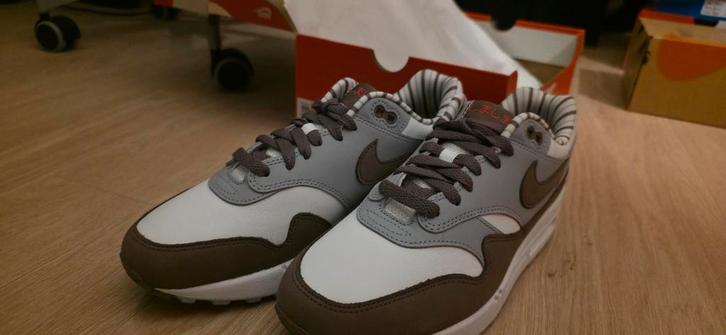 Nike Air Max 1 “Shima Shima” – Maat 42 – Nieuw in doos, Kleding | Heren, Schoenen, Nieuw, Overige kleuren, Ophalen of Verzenden