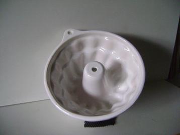 Brocante  puddingvorm wit aardewerk.Diameter bovenkant 17cm beschikbaar voor biedingen