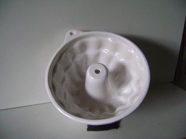 Brocante  puddingvorm wit aardewerk.Diameter bovenkant 17cm, Antiek en Kunst, Curiosa en Brocante, Ophalen of Verzenden