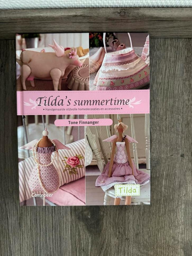 Boek Tilda's Summertime, Boeken, Hobby en Vrije tijd, Zo goed als nieuw, Borduren en Naaien, Geschikt voor kinderen, Ophalen of Verzenden