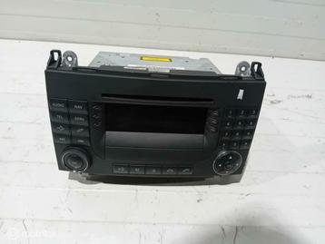 Radio Mercedes A klasse A1698702589 beschikbaar voor biedingen