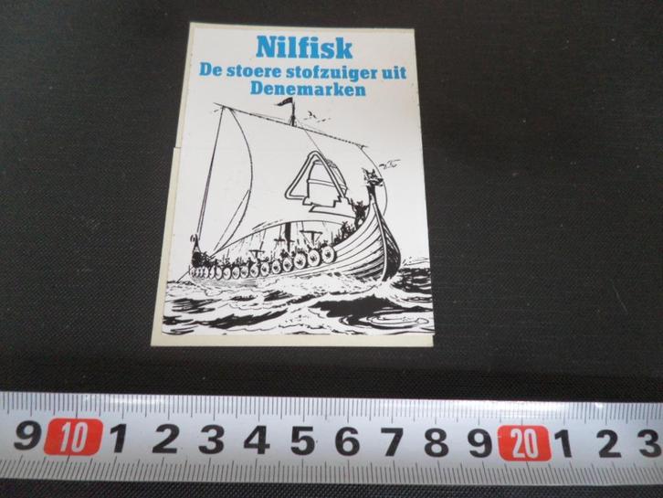 sticker NILFISK De stoere stofzuiger uit Denemarken Schip, Verzamelen, Stickers, Zo goed als nieuw, Bedrijf of Vereniging, Ophalen