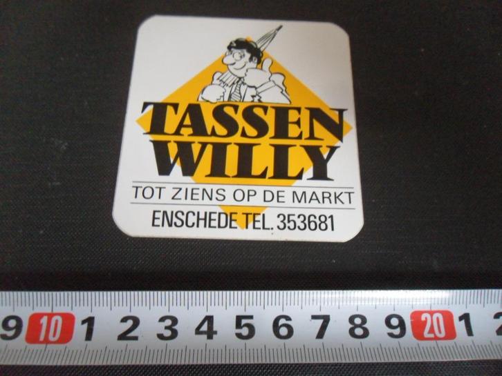 sticker enschede TASSEN WILLY tot ziens op de markt, Verzamelen, Stickers, Zo goed als nieuw, Ophalen